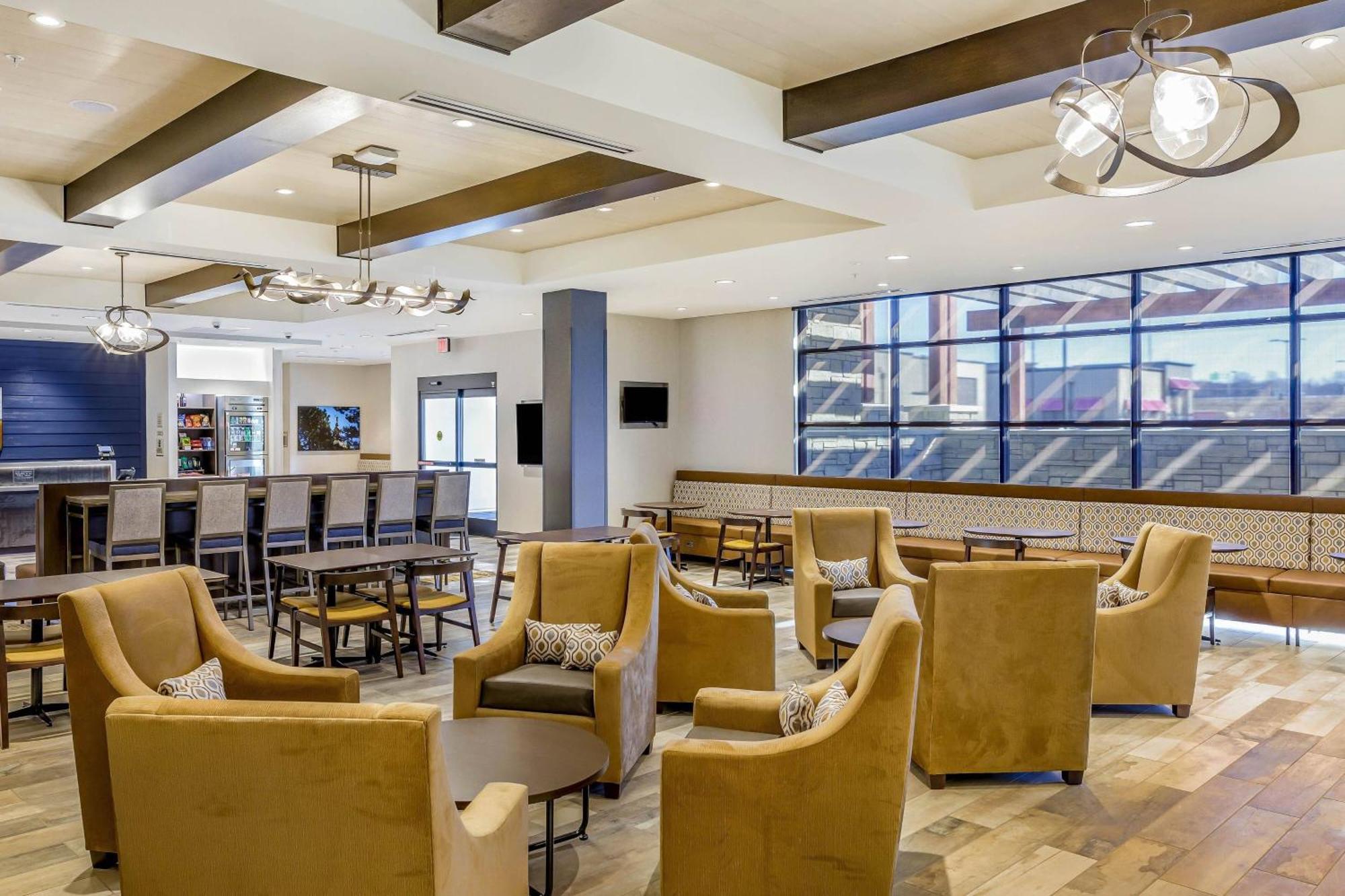 Springhill Suites By Marriott Topeka Southwest Екстериор снимка