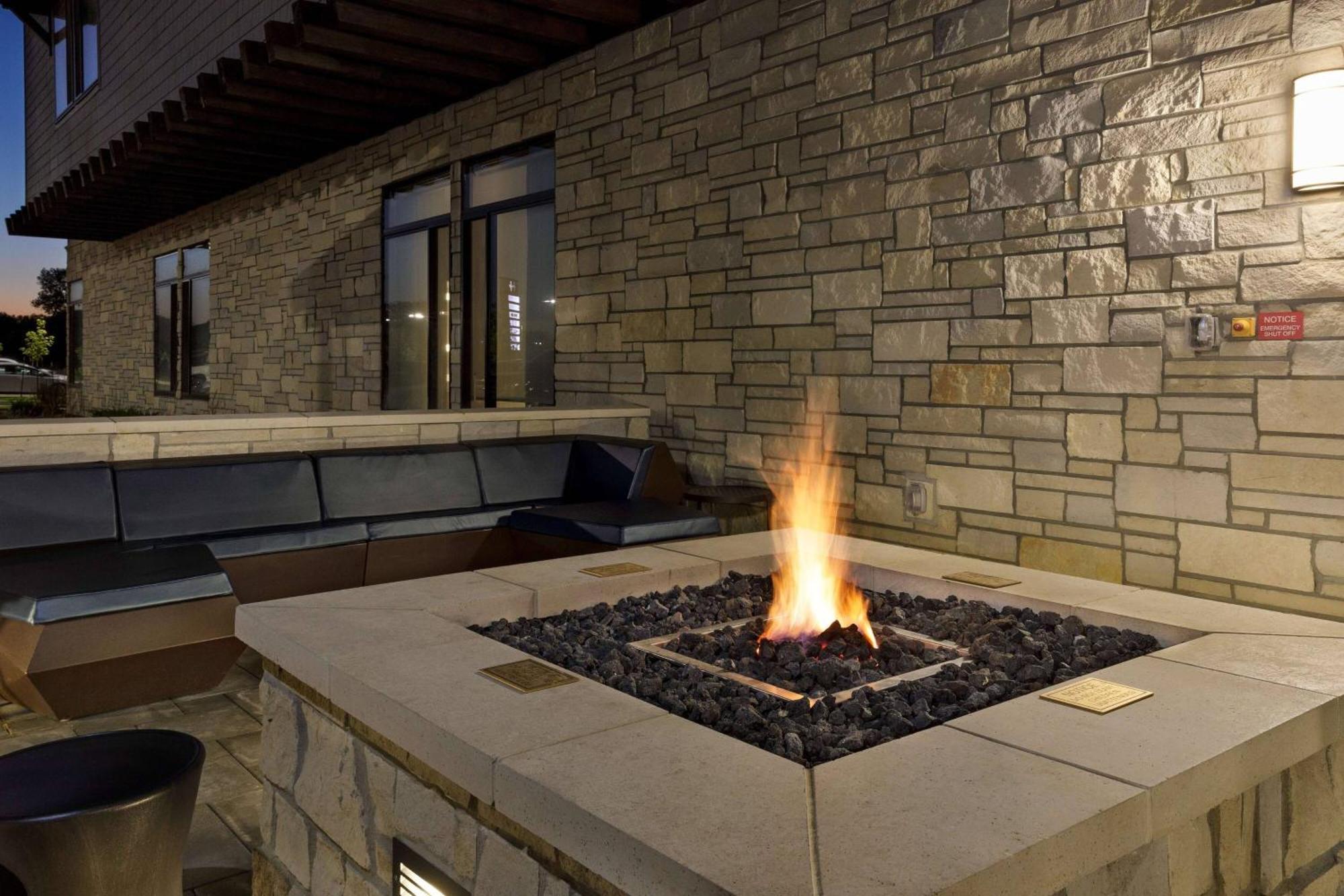 Springhill Suites By Marriott Topeka Southwest Екстериор снимка
